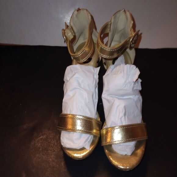 🆕👡G by Guess Gold Signature Wedge Heel Sandals - Picture 2 of 6